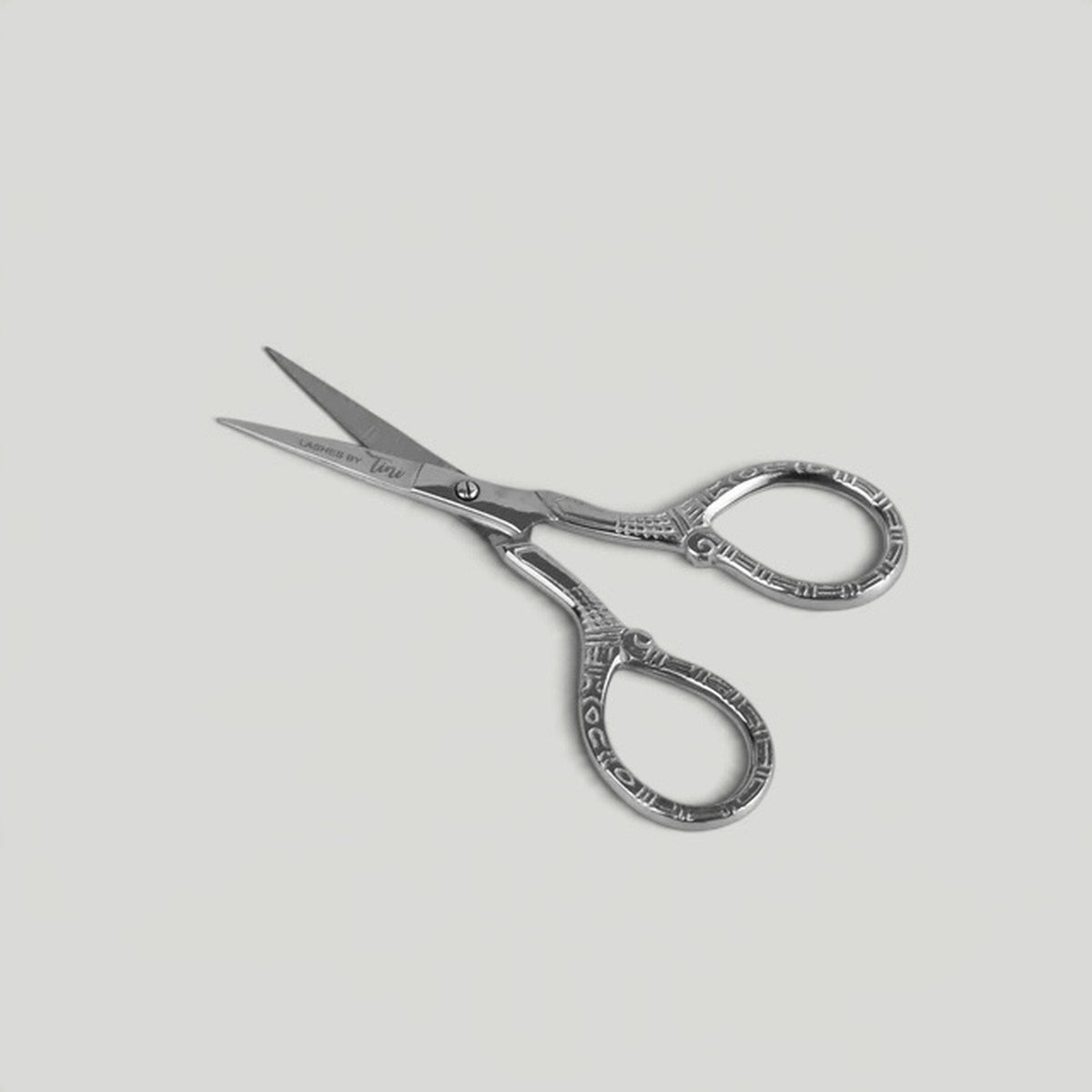 Ciseaux de précision – Lashes by Tini